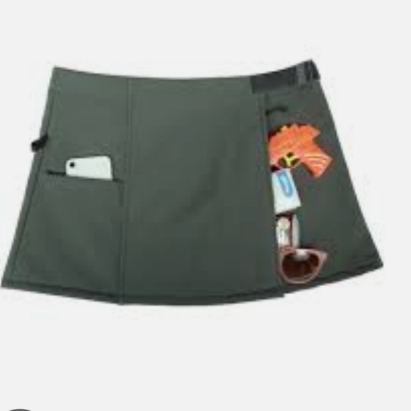 CG Habitats tech mini skirt - Picture 3 of 9